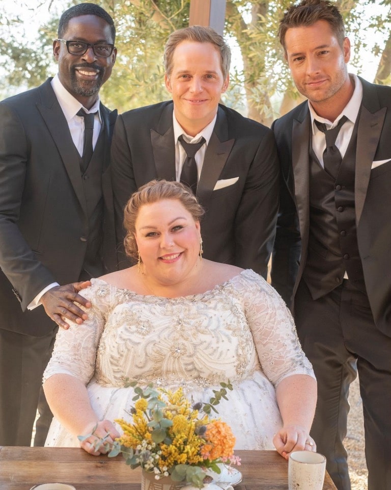 In the final episode of 'This Is Us', Chrissy Metz takes a photo with other actors